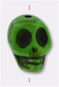 Howlite perle tête de mort 18x15 mm vert x1