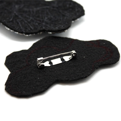 Broche brodée nuage matiere premiere Broche brodée nuage matiere premiere