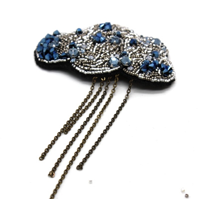 Broche brodée nuage matiere premiere Broche brodée nuage matiere premiere