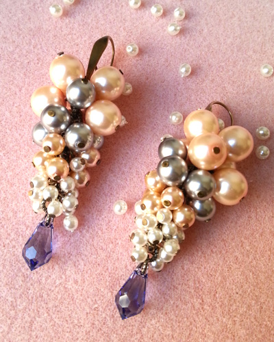 8 boucles d'oreilles grappe atelier matiere premiere