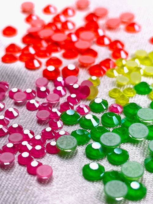 Photo de strass Swarovski de différentes couleurs