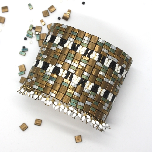 Photo d'un bracelet en perles Miyuki Tila et Square Beads