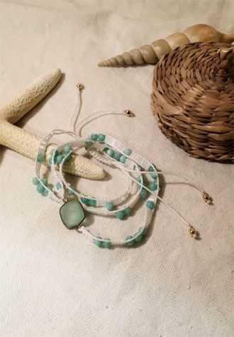 Photo d'un bracelet en perles Miyuki Bugle et pierres amazonite